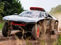image bg Audi RS Q Dakar Rally Slide